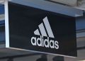 Adidas hebt Prognose an – doch die Aktie stürzt ab