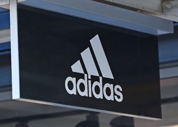 Adidas hebt Prognose an – doch die Aktie stürzt ab