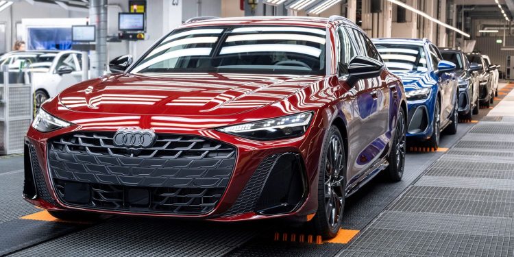 6.000 Beschäftigte protestieren gegen mögliches Audi-Aus in Neckarsulm