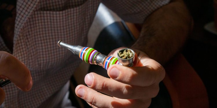 Studie: Mischkonsum von Cannabis als Warnsignal für Sucht