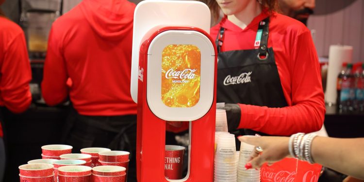 Coca-Cola automatisiert Trendgetränke in Geheimlaboren