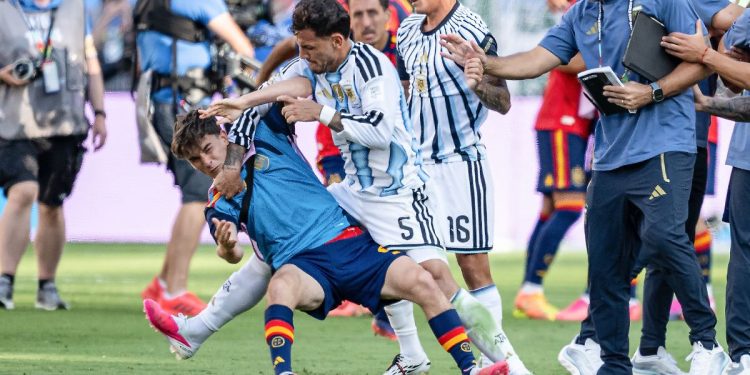 FIFA sperrt Argentiniens Paredes zehn Spiele nach WM-Finale